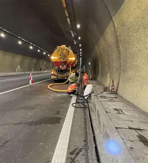 横县隧道排水渠清淤